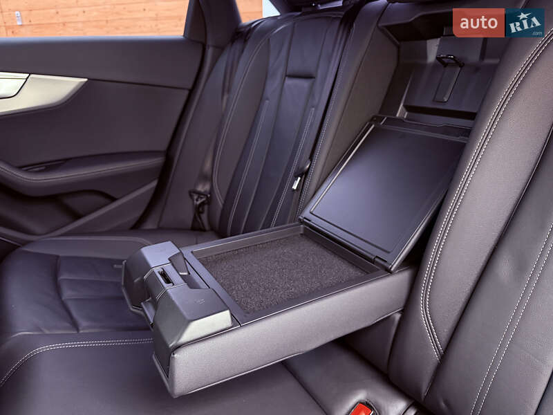 Седан Audi A4 2024 в Киеве