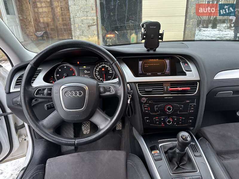 Седан Audi A4 2011 в Галичі