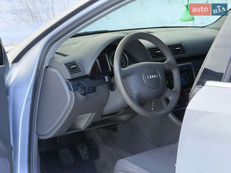 Седан Audi A4 2002 в Мені фото 12 Седан Audi A4 2002 в Мені