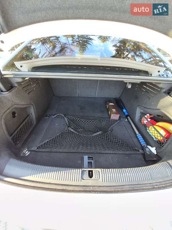 Седан Audi A4 2017 в Львові