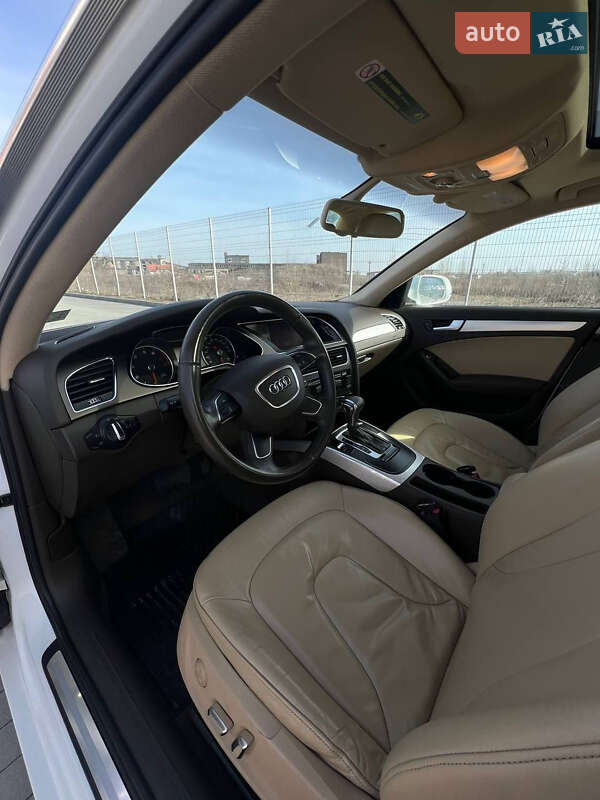Седан Audi A4 2012 в Виннице