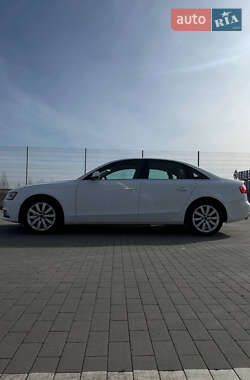 Седан Audi A4 2012 в Виннице