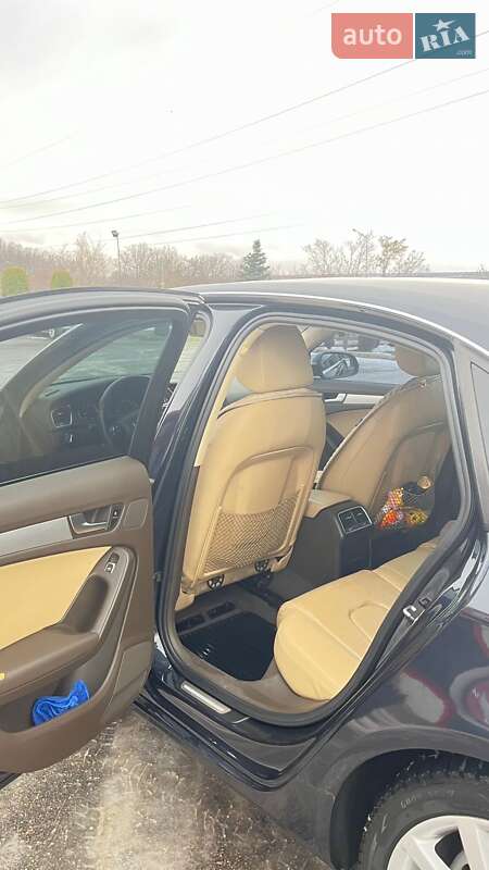 Седан Audi A4 2012 в Южноукраинске