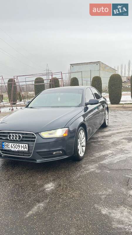 Седан Audi A4 2012 в Южноукраинске