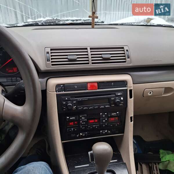 Універсал Audi A4 2002 в Пустомитах