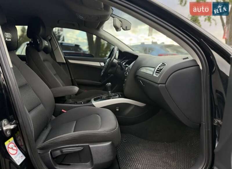 Седан Audi A4 2012 в Львове