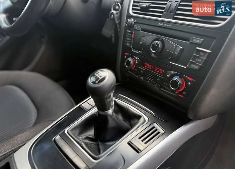 Седан Audi A4 2012 в Львове