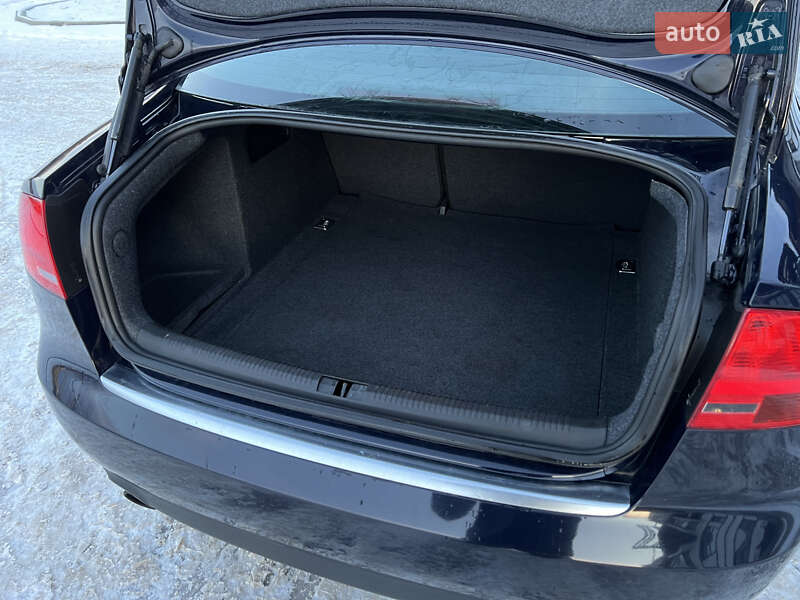 Седан Audi A4 2006 в Ровно