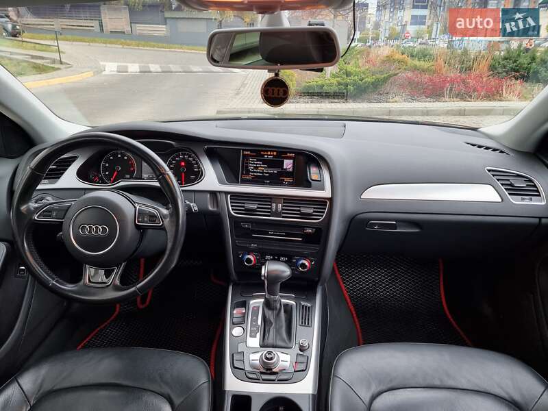 Седан Audi A4 2015 в Львове