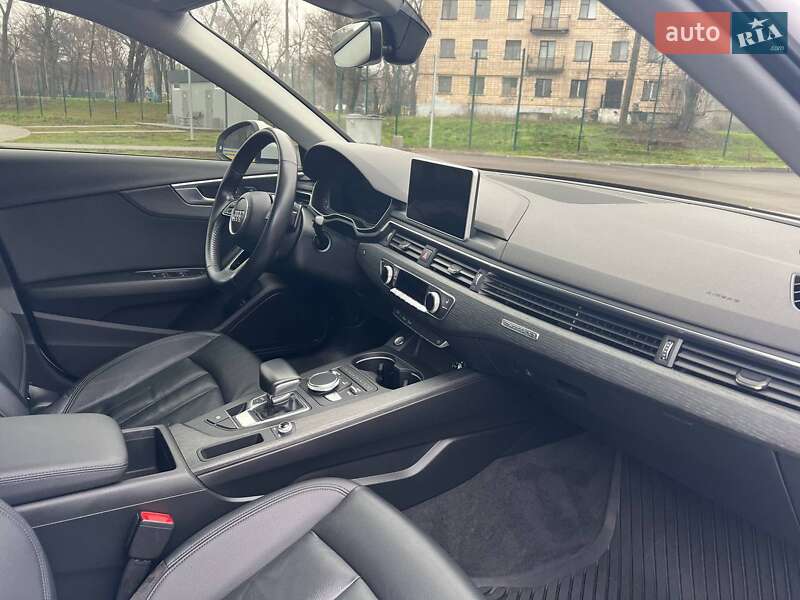 Седан Audi A4 2016 в Каменском