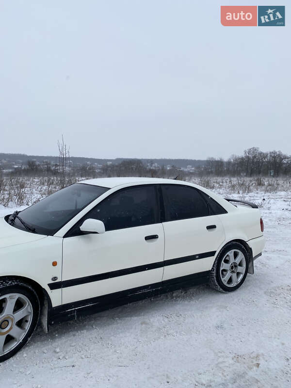 Седан Audi A4 1996 в Баре