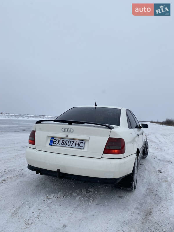 Седан Audi A4 1996 в Баре
