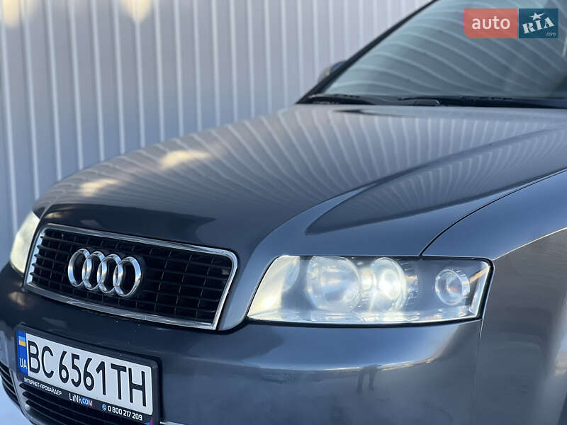 Седан Audi A4 2002 в Жовкві
