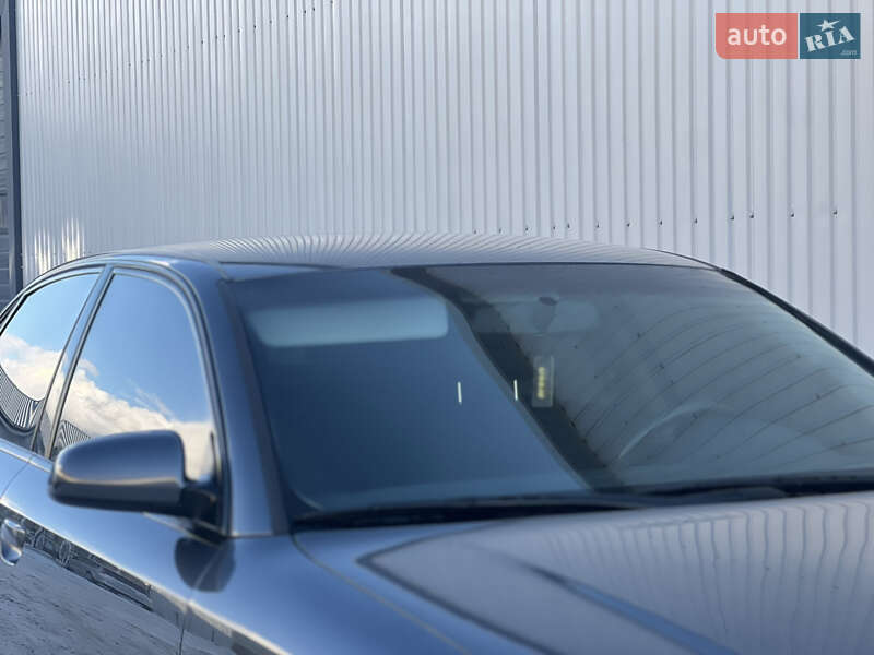 Седан Audi A4 2002 в Жовкві