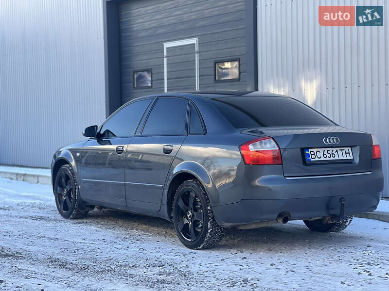 Седан Audi A4 2002 в Жовкві