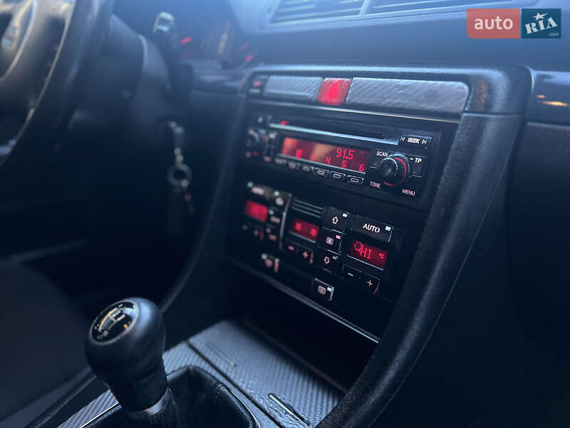 Седан Audi A4 2002 в Жовкві