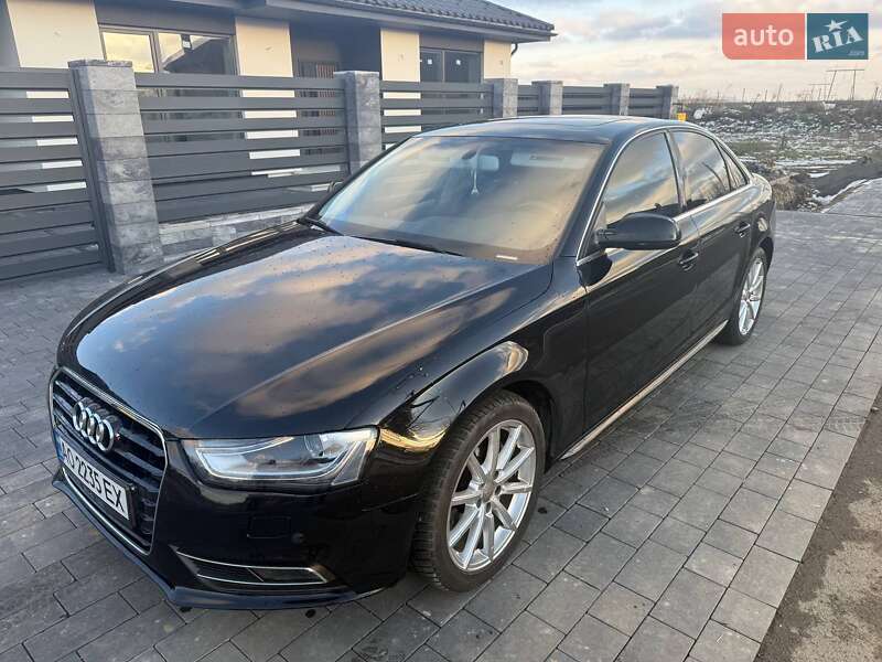 Седан Audi A4 2014 в Ужгороде
