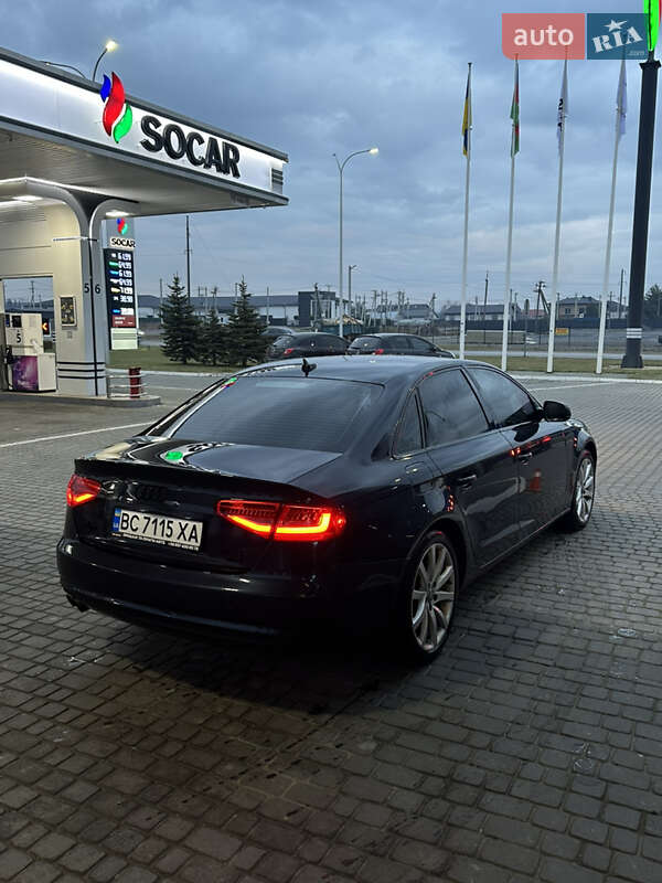 Седан Audi A4 2012 в Львові