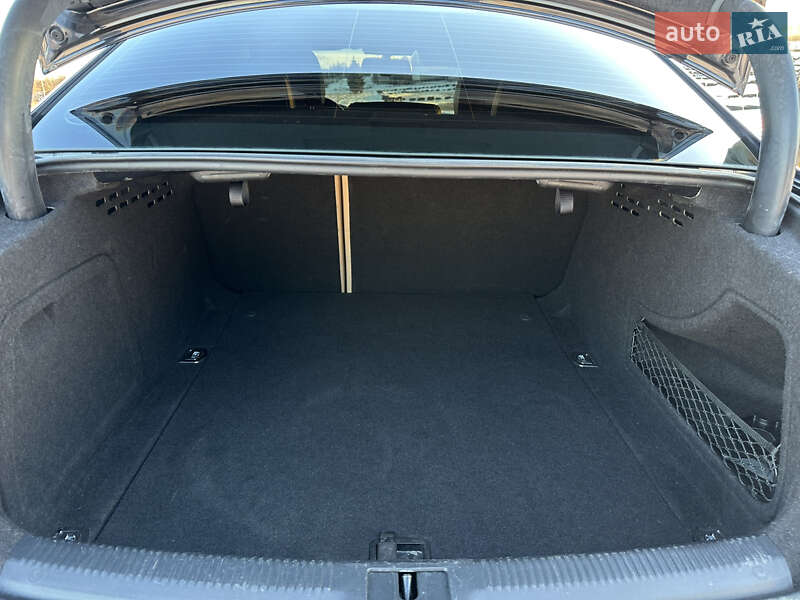 Седан Audi A4 2012 в Львові