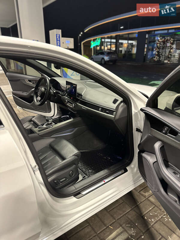 Седан Audi A4 2022 в Киеве