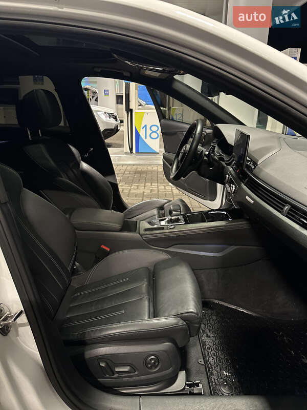 Седан Audi A4 2022 в Киеве