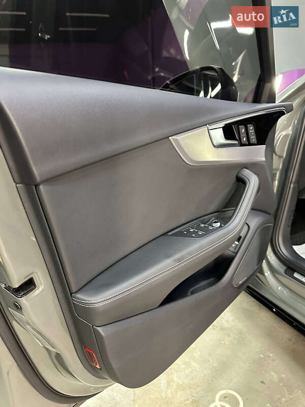 Седан Audi A4 2023 в Полтаві