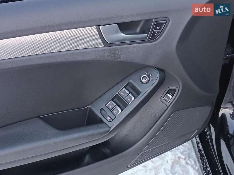 Седан Audi A4 2014 в Львове