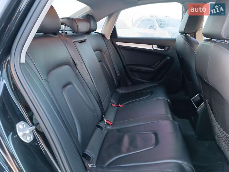 Седан Audi A4 2014 в Львове