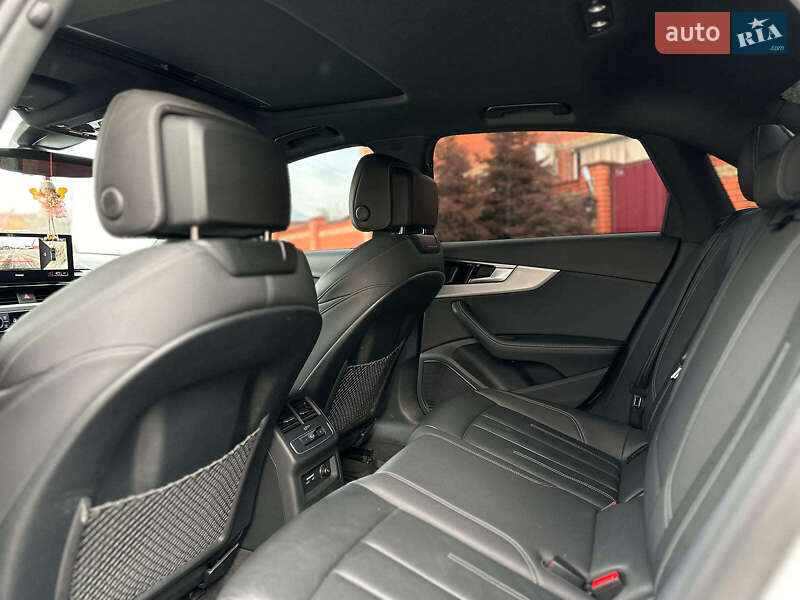 Седан Audi A4 2022 в Киеве