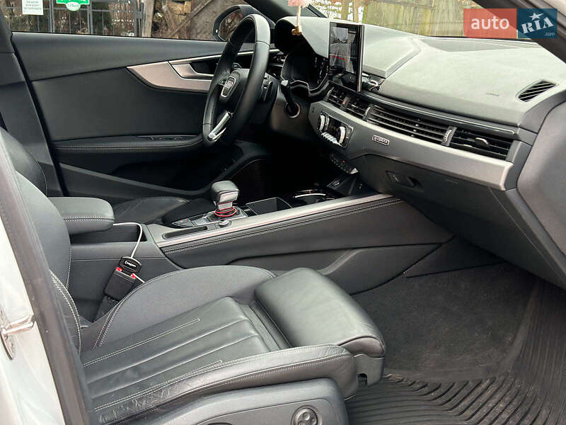 Седан Audi A4 2022 в Киеве