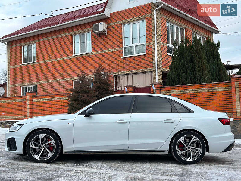 Седан Audi A4 2022 в Киеве