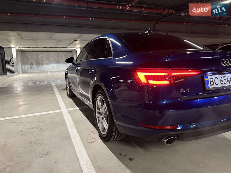 Седан Audi A4 2017 в Львове