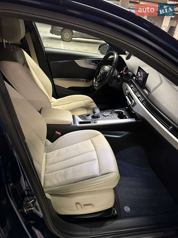 Седан Audi A4 2017 в Львове