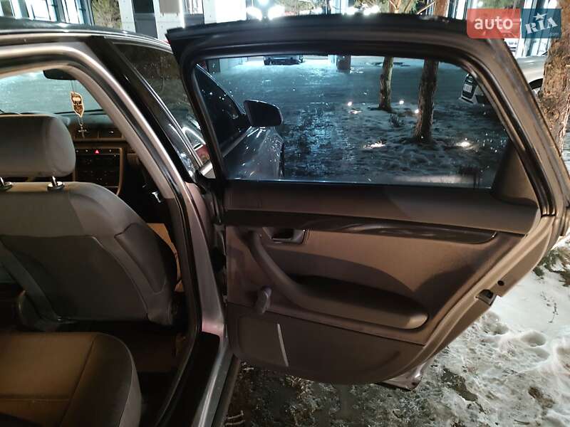 Седан Audi A4 2000 в Ровно