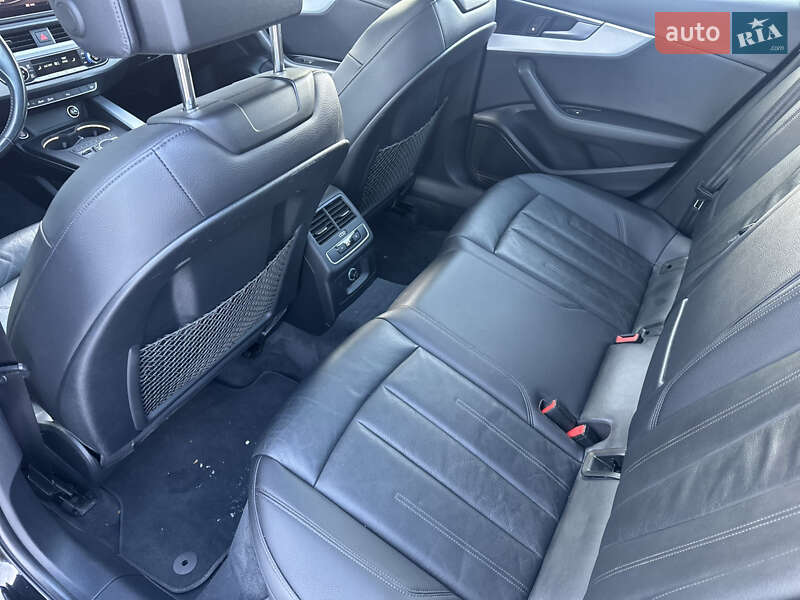 Седан Audi A4 2016 в Львове
