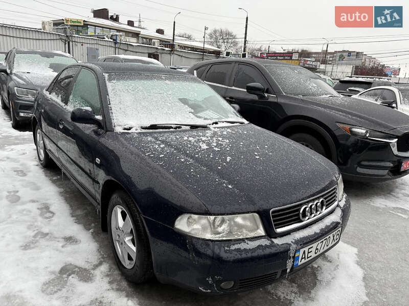 Седан Audi A4 2000 в Днепре
