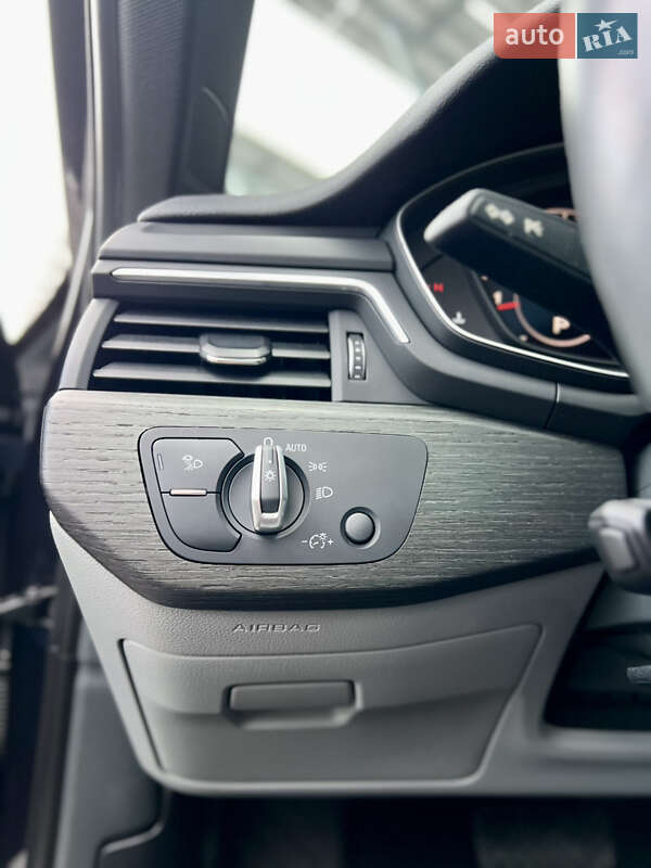 Седан Audi A4 2018 в Львові