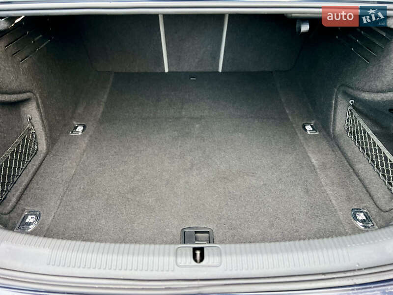 Седан Audi A4 2018 в Львові