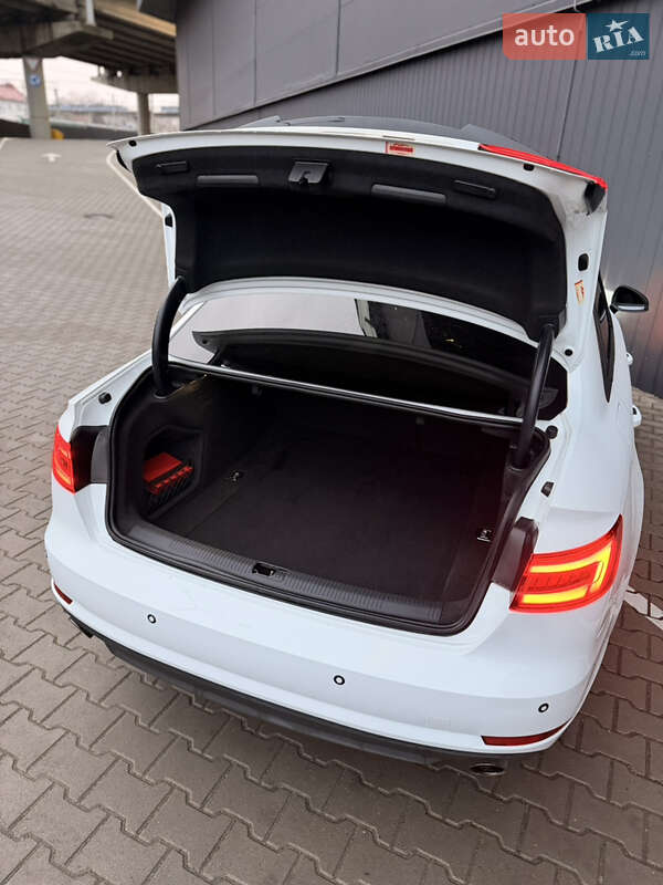 Седан Audi A4 2016 в Тернополе