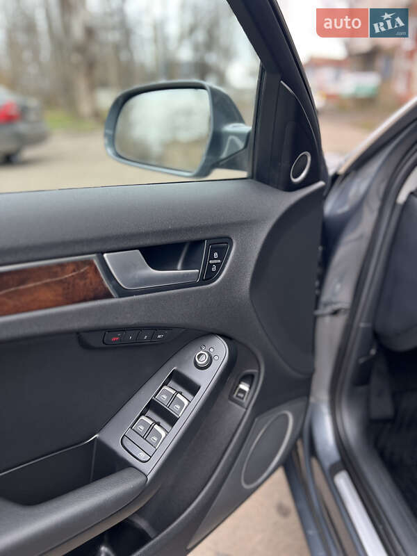 Седан Audi A4 2013 в Николаеве