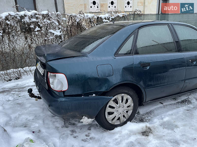 Седан Audi A4 1995 в Кагарлику