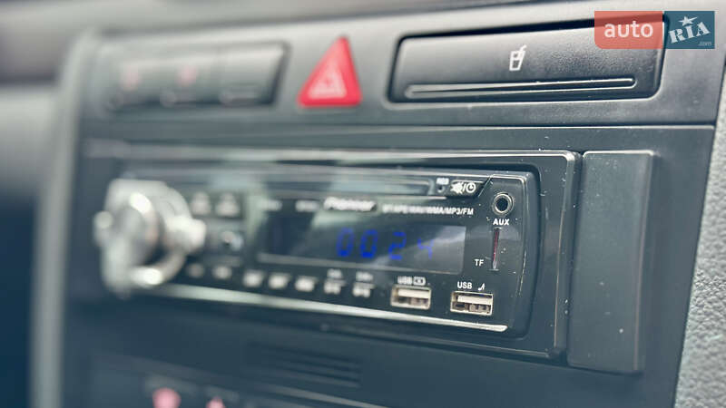 Седан Audi A4 2000 в Виннице