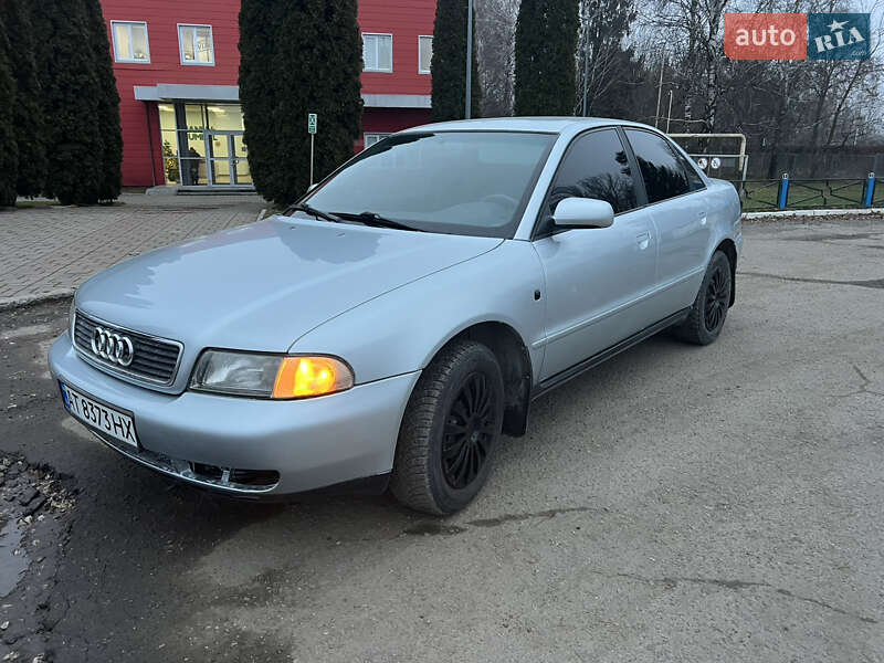 Седан Audi A4 1998 в Красилові