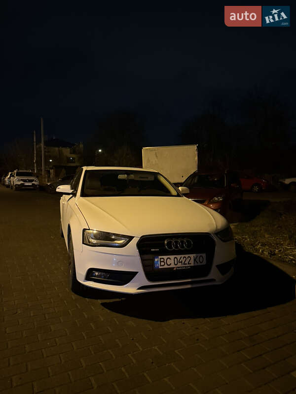 Седан Audi A4 2012 в Львове