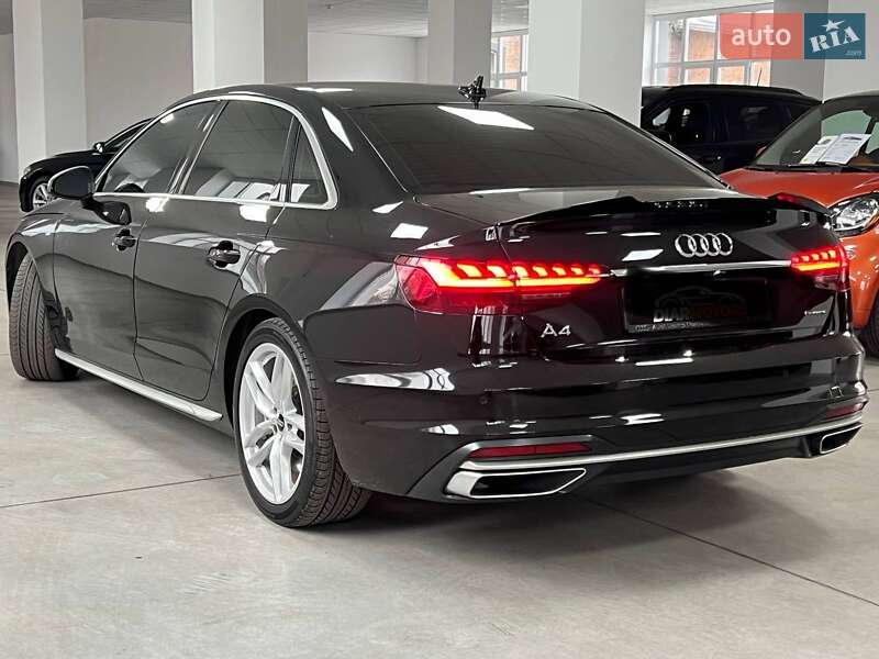 Седан Audi A4 2023 в Полтаві