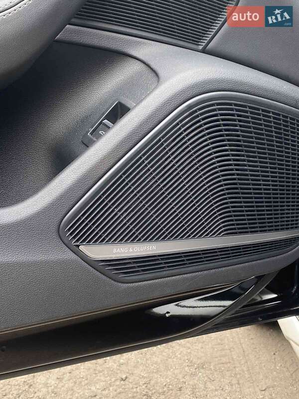 Седан Audi A4 2023 в Полтаві