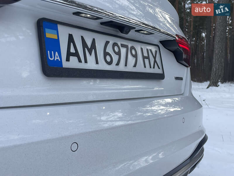 Седан Audi A4 2022 в Житомире