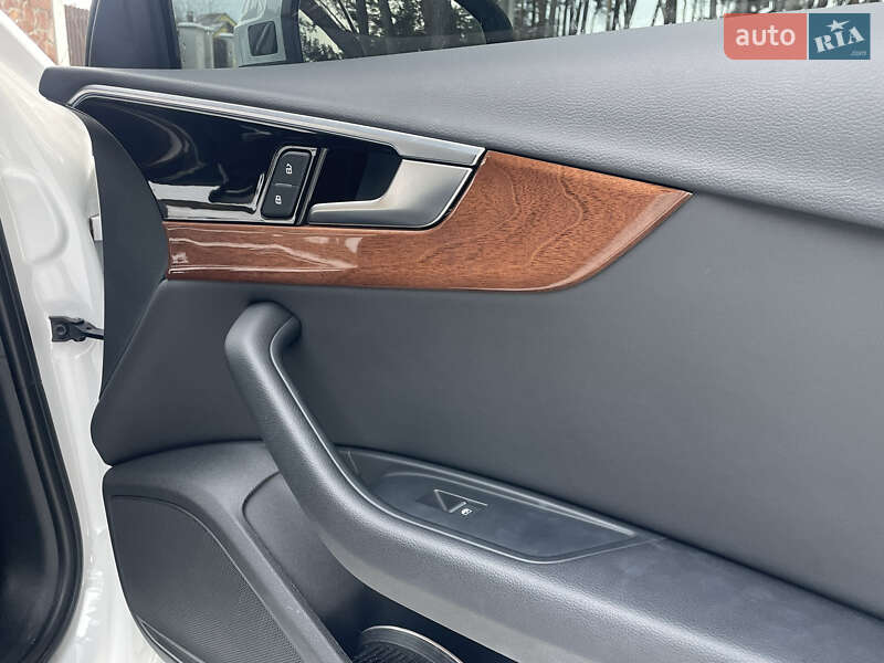 Седан Audi A4 2022 в Житомире