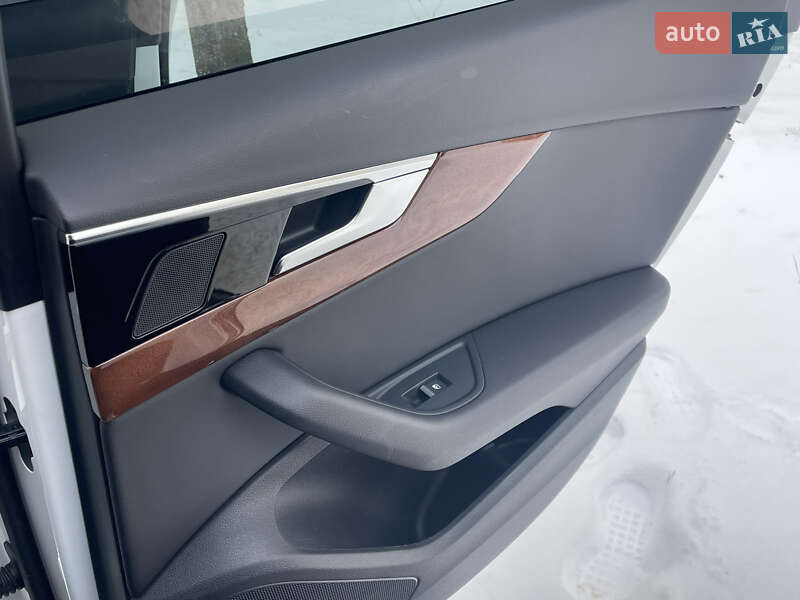 Седан Audi A4 2022 в Житомире