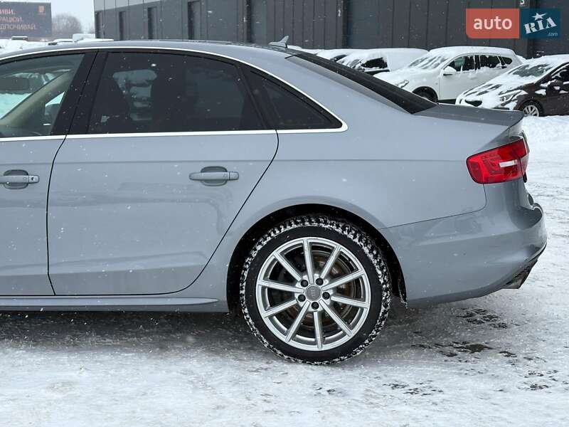 Седан Audi A4 2015 в Львове